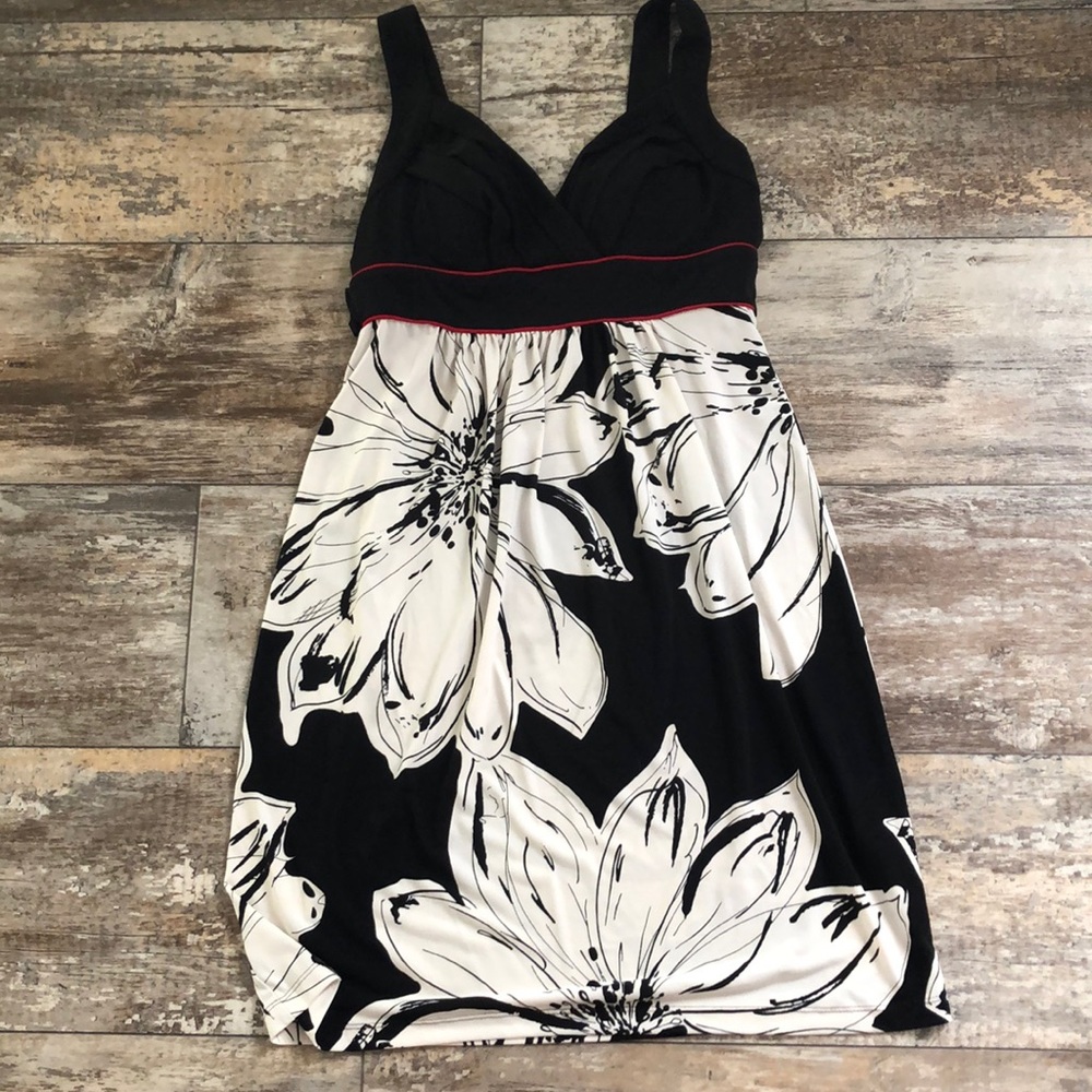 En Focus Studios size 8 floral dress